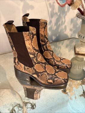 Sam Edelman Tan & Black Snake-Print Chelsea Booties